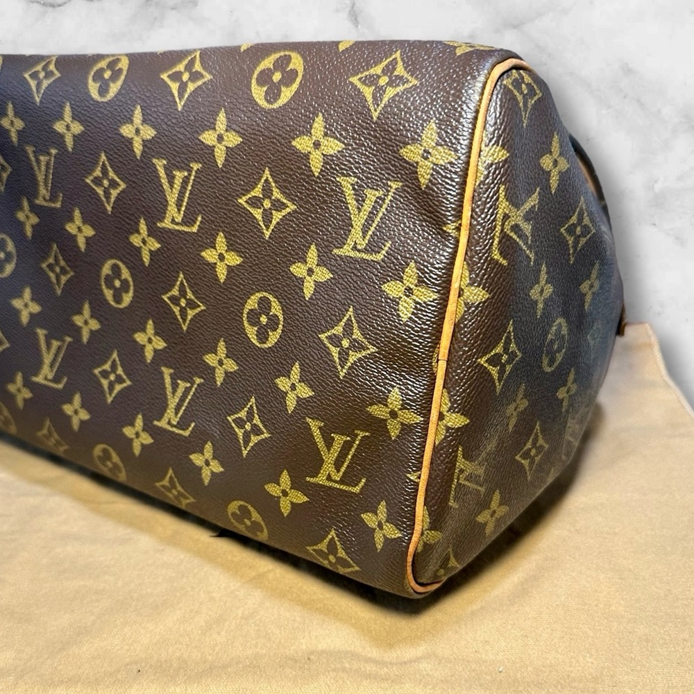 Authentic Louis Vuitton Vintage Monogram Speedy 30 - Picture 10 of 13